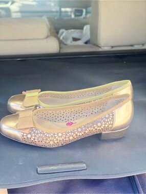 Ros Hommerson Trisha Pewter Laser Cut Floral/Stars Flats with Bows Size 8